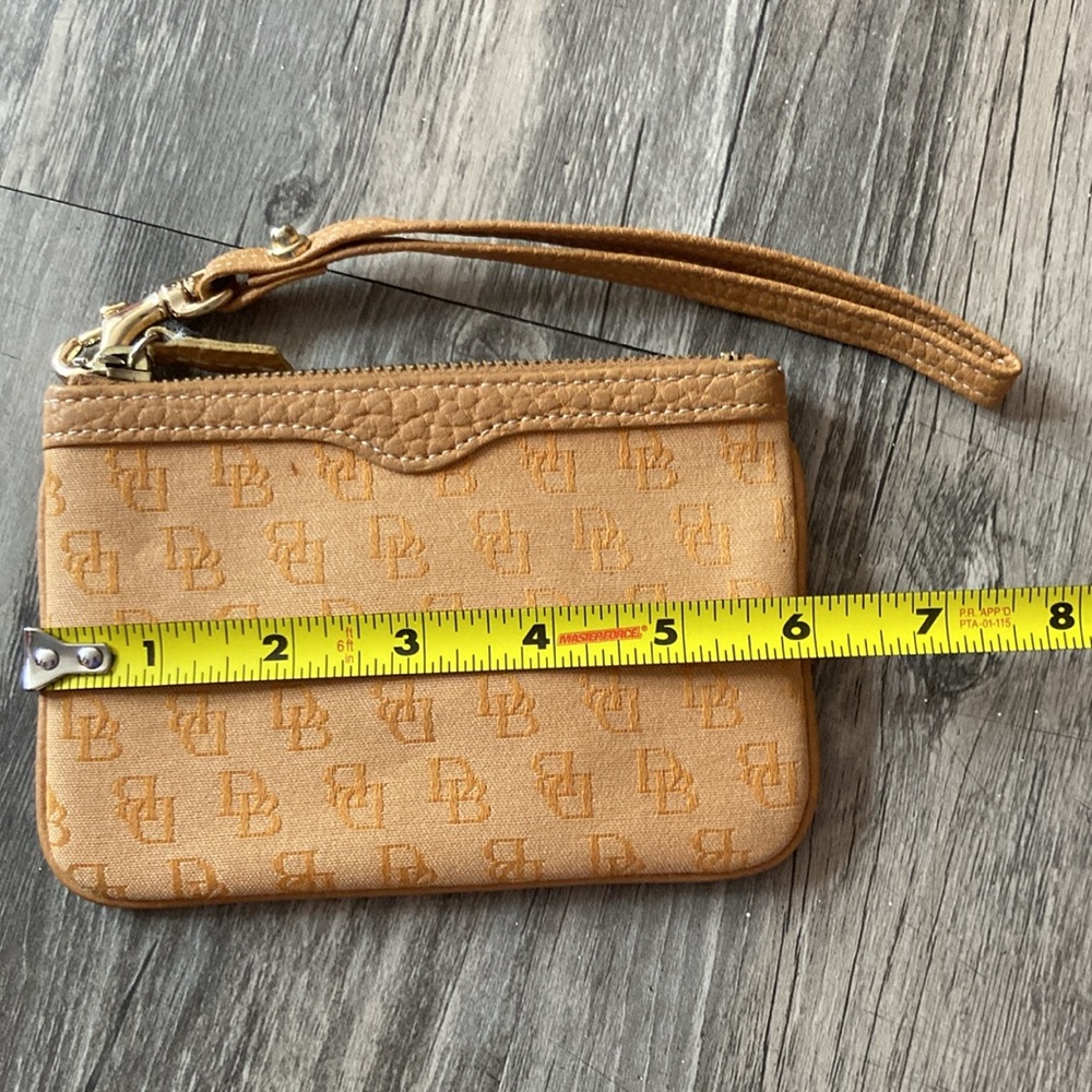 Dooney & Bourke Signature Wristlet. - Picture 2 of 6
